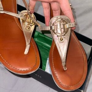 Tommy Hilfiger Women's Metallic Gold Sandals